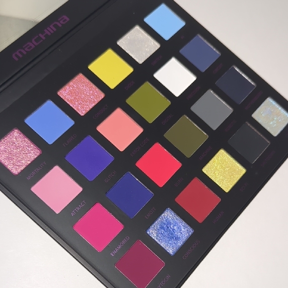 BlendBunny Machina Eyeshadow Palette - Picture 2 of 3